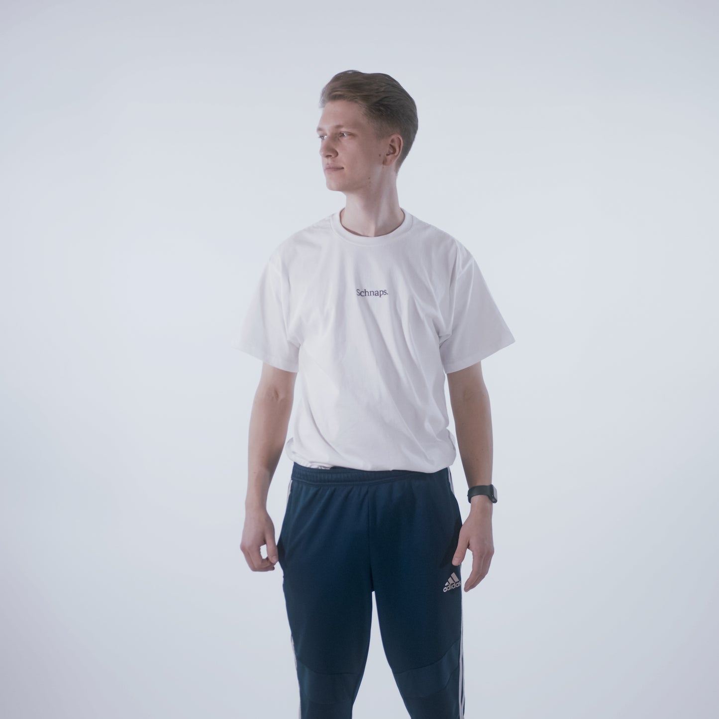 T-Shirt Schnaps. mit gesticktem Logo - weiß