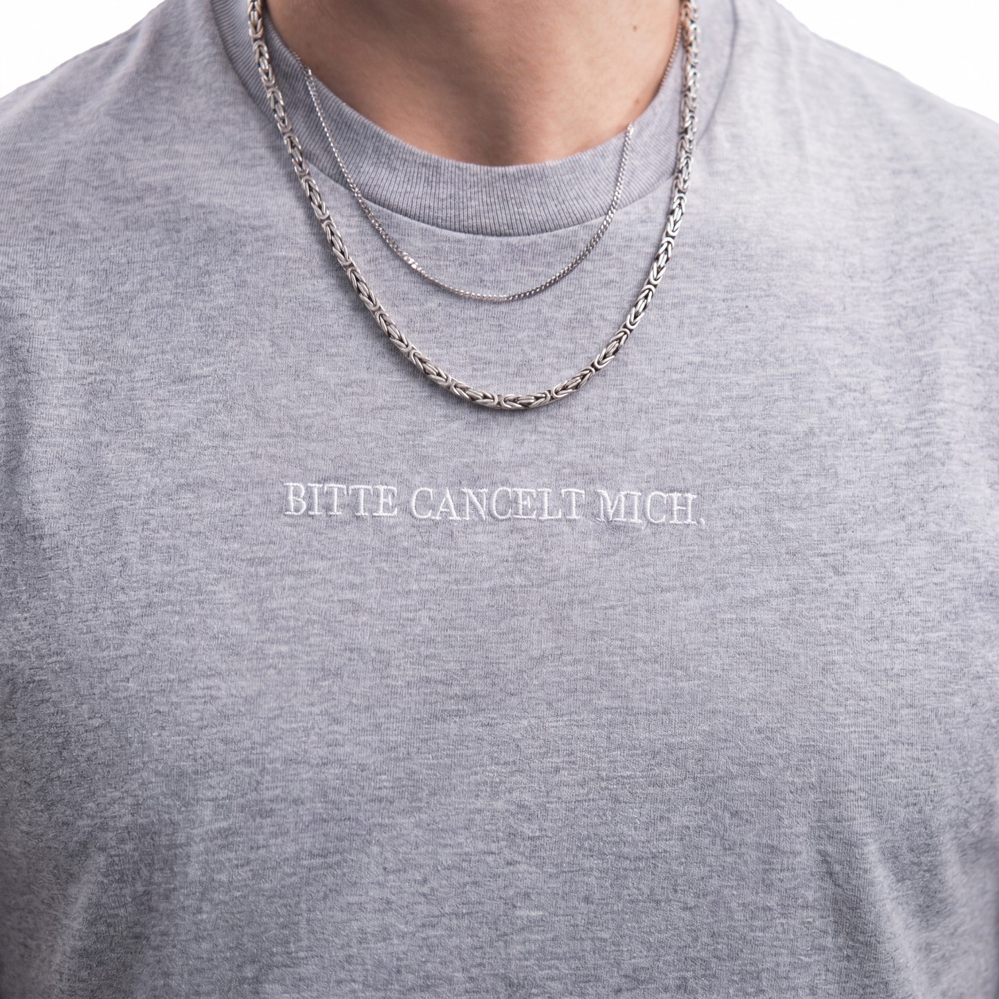 "BITTE CANCELT MICH." T-Shirt mit gesticktem Logo